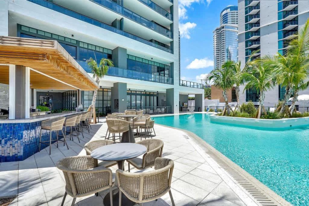 Stylish 2br With Pool & Balcony Miami