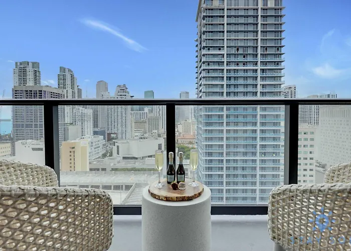 Stylish 2Br With Pool & Balcony