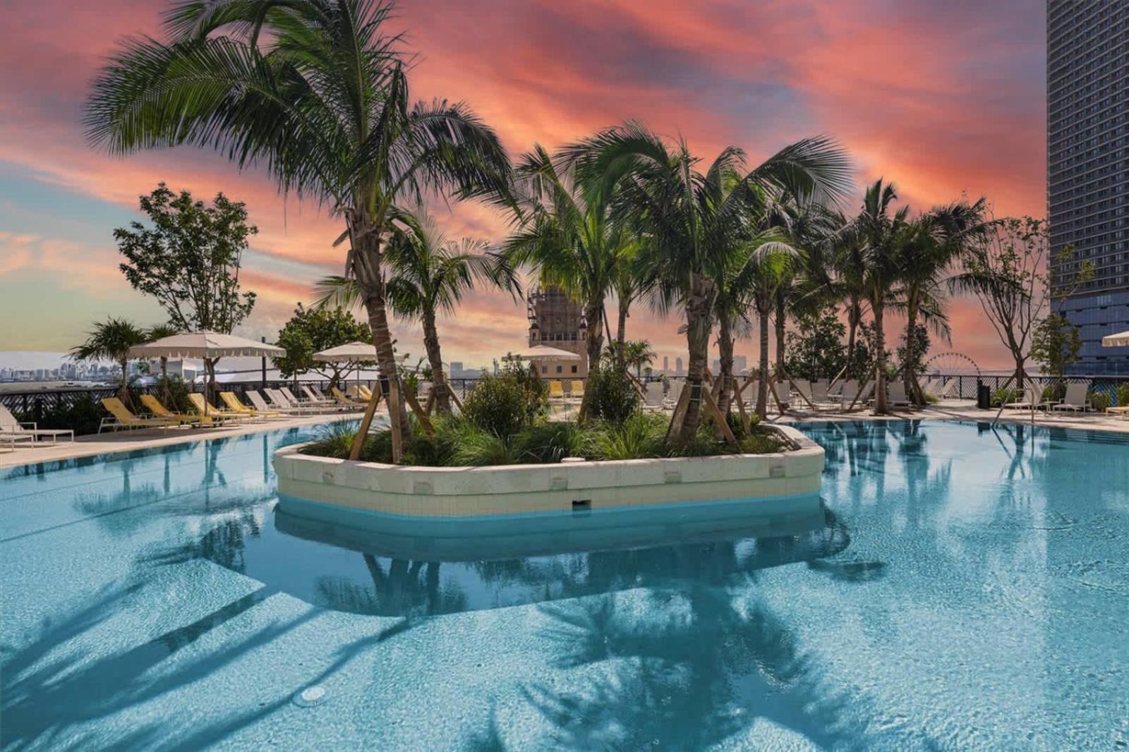 Stylish 2br With Pool & Balcony