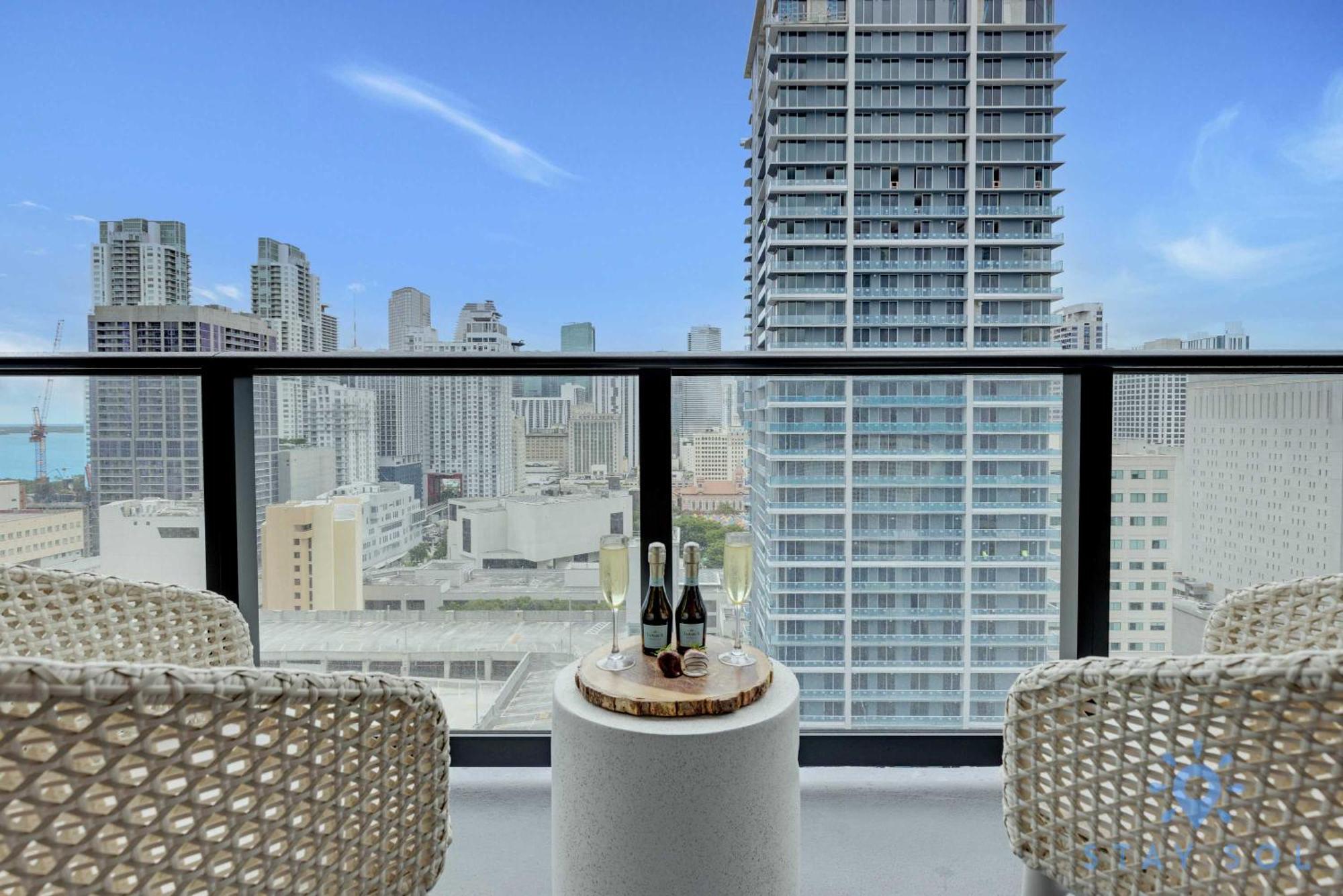 Stylish 2br With Pool & Balcony Apartment Miami