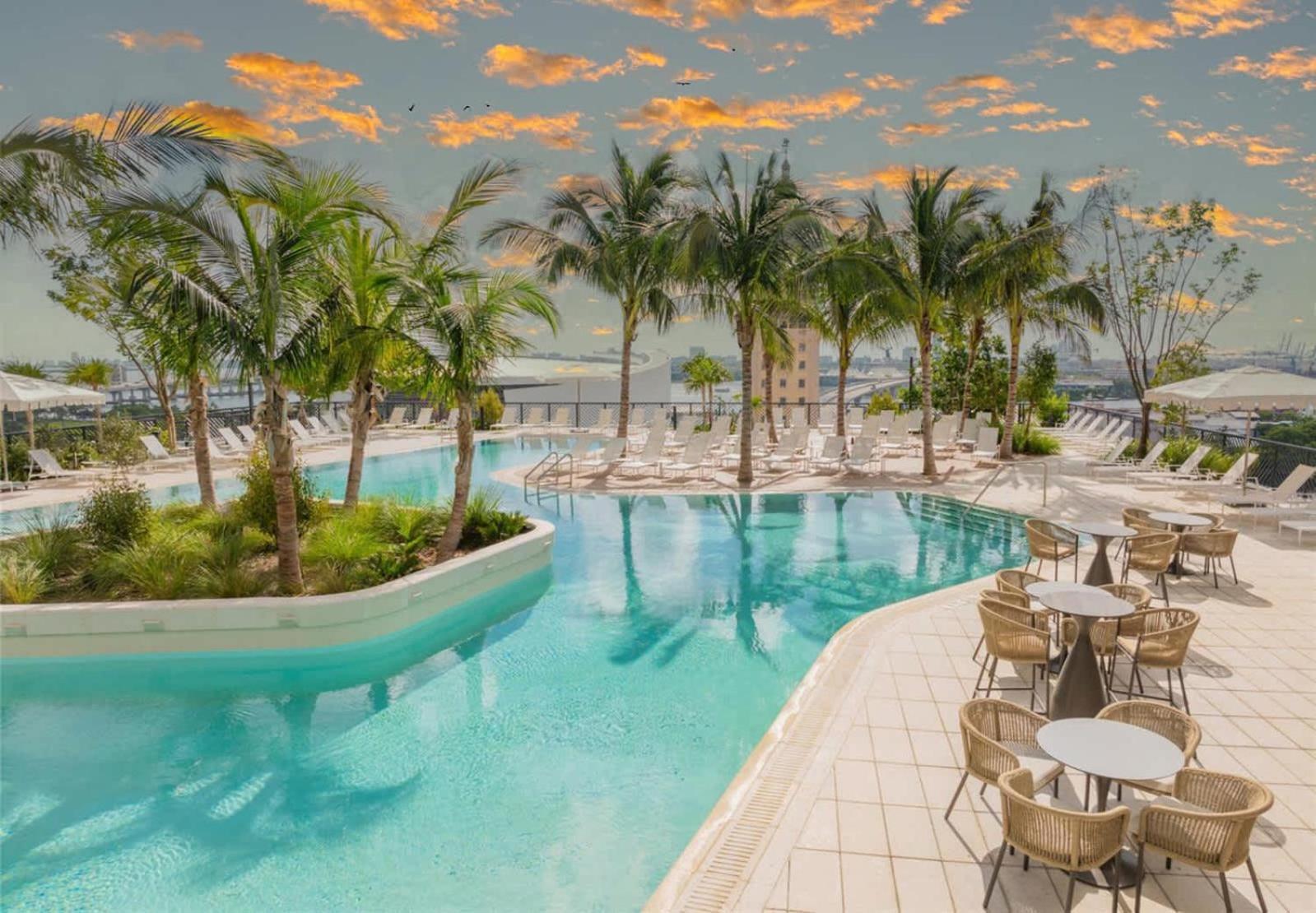 Apartment Stylish 2br With Pool & Balcony Miami