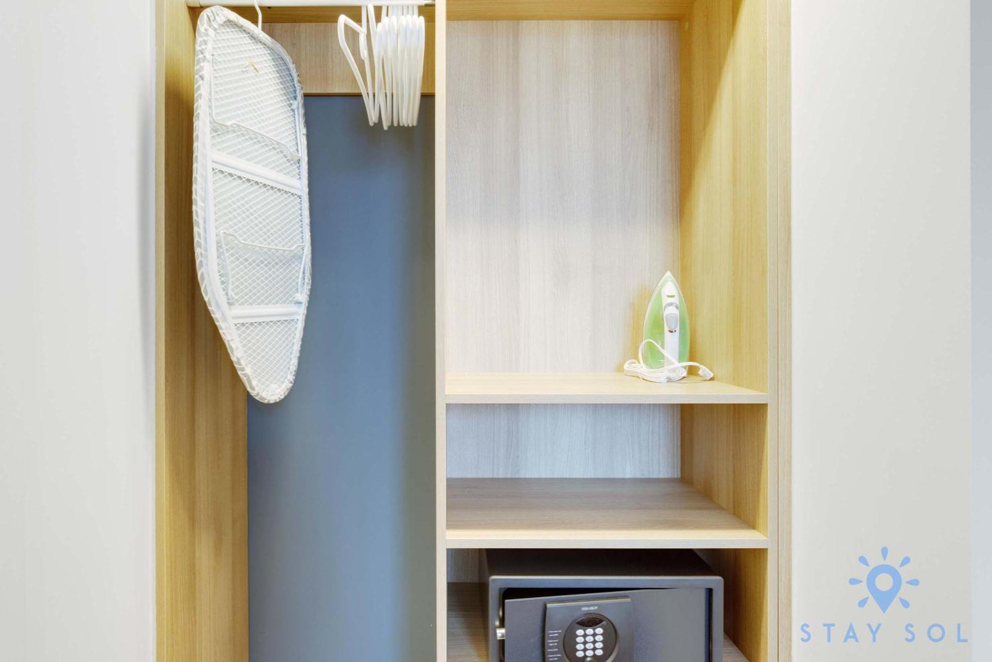 Stylish 2br With Pool & Balcony Apartment *